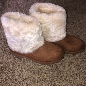 Makalu furry boots